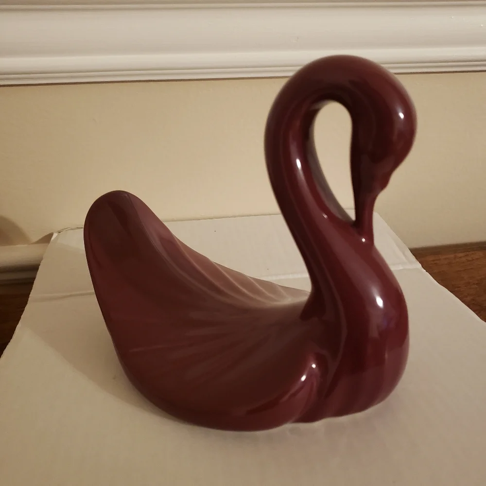 VTG Swan Ceramic‎ Towel Holder, bathroom Decor Maroon Plum Color, Cottagecore
